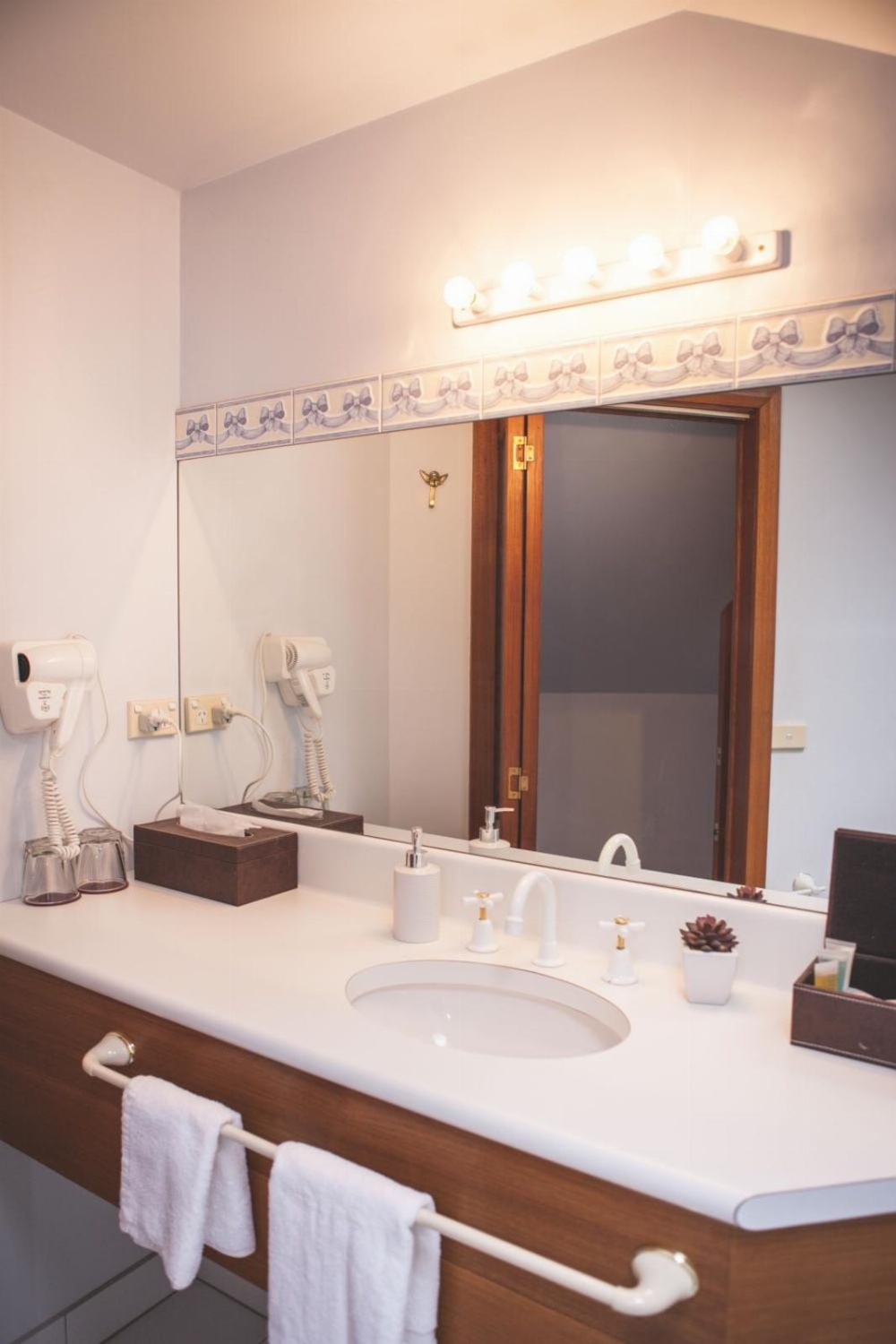 Hideaway on George Main image